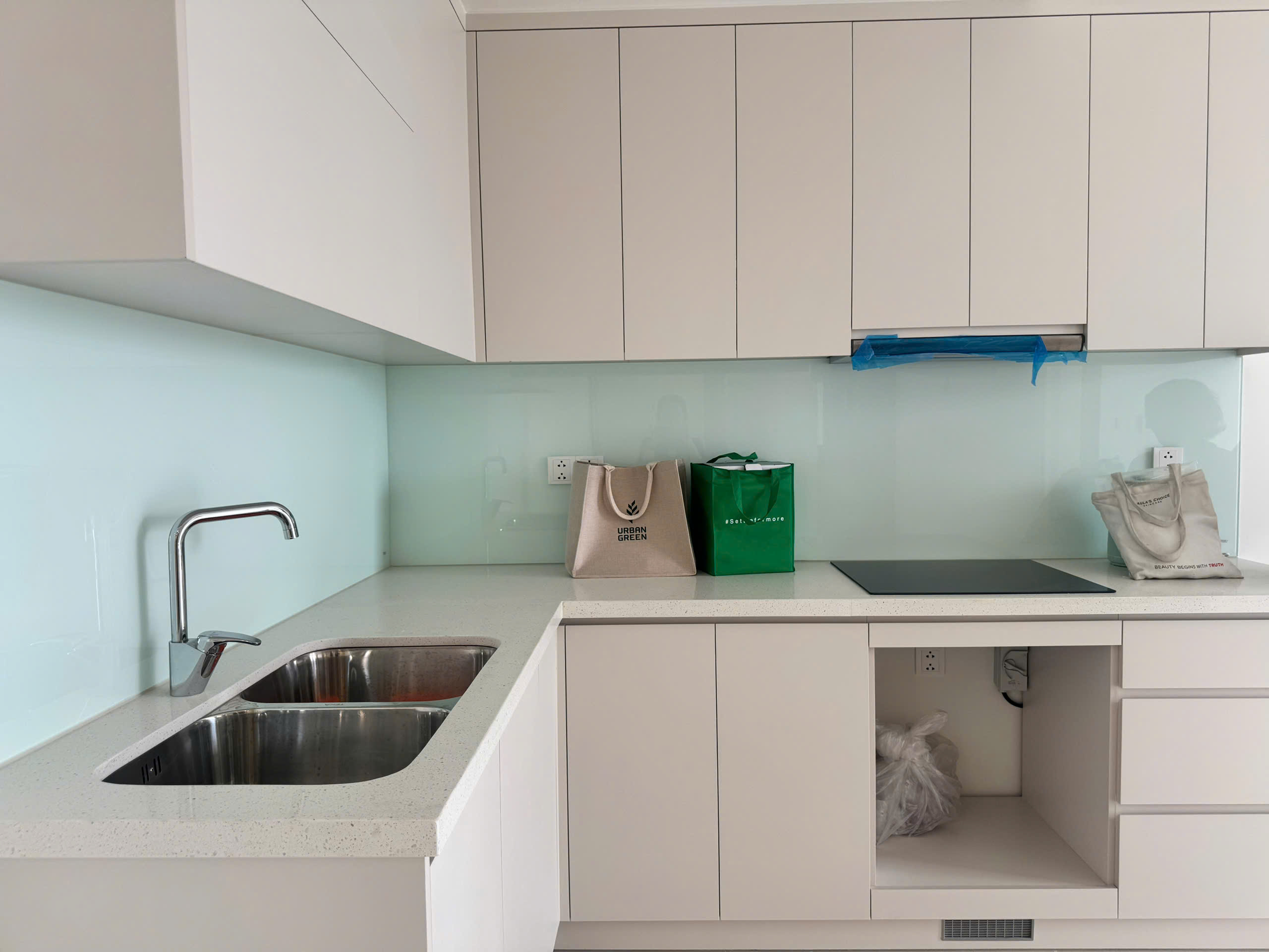 1PN Urban Green, phòng khách và bếp